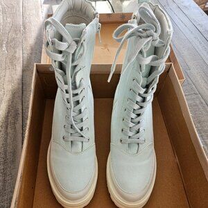 Lace up platform sneaker